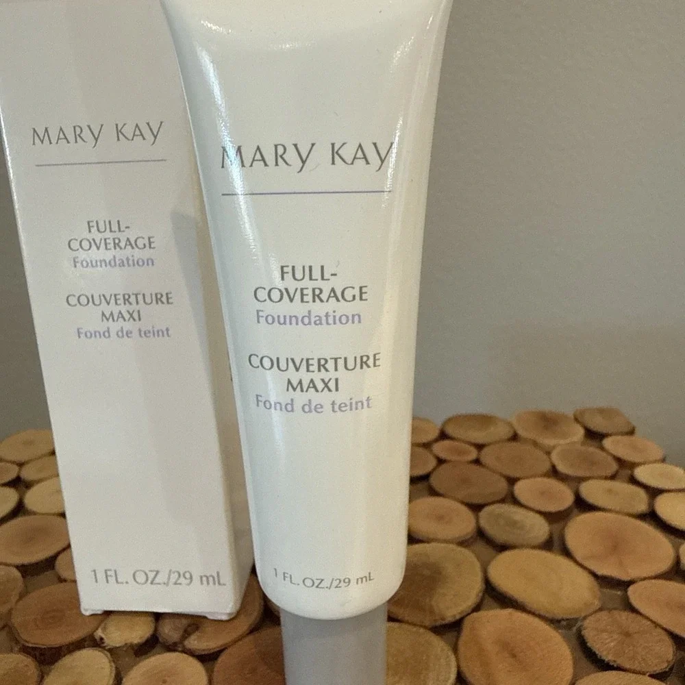 Mary Kay Full Coverage Foundation IVORY‎ 204 #366700 Gray Cap Lid Discontinued